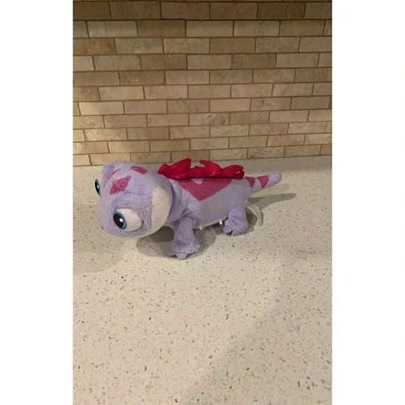 Disney Frozen 2 Walk & Glow Bruni salamander- B13 - Picture 1 of 3